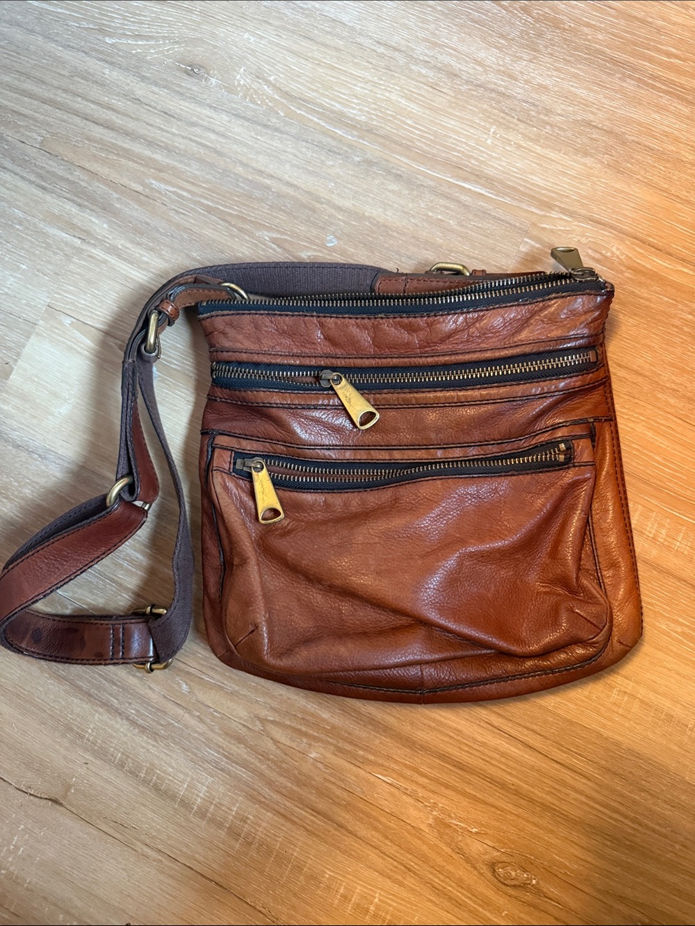 Fossil brand - Classic Brown Leather Crossbody Bag - Casual Everyday Carry